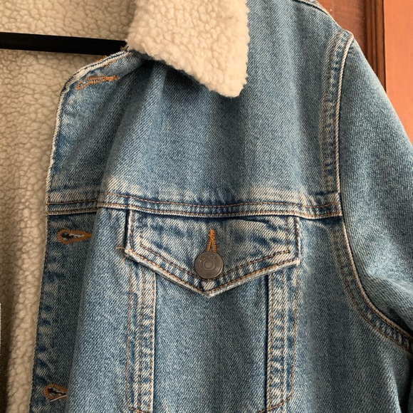 Like New, Sherpa-lined BDG Jean Jacket | Size L - Picture 4 of 6